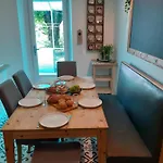 Esprit Bistrot / Rent4night アパート *